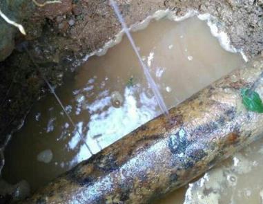 梅江楼顶渗水维修公司分享下地暖漏水的原因及检测方法。